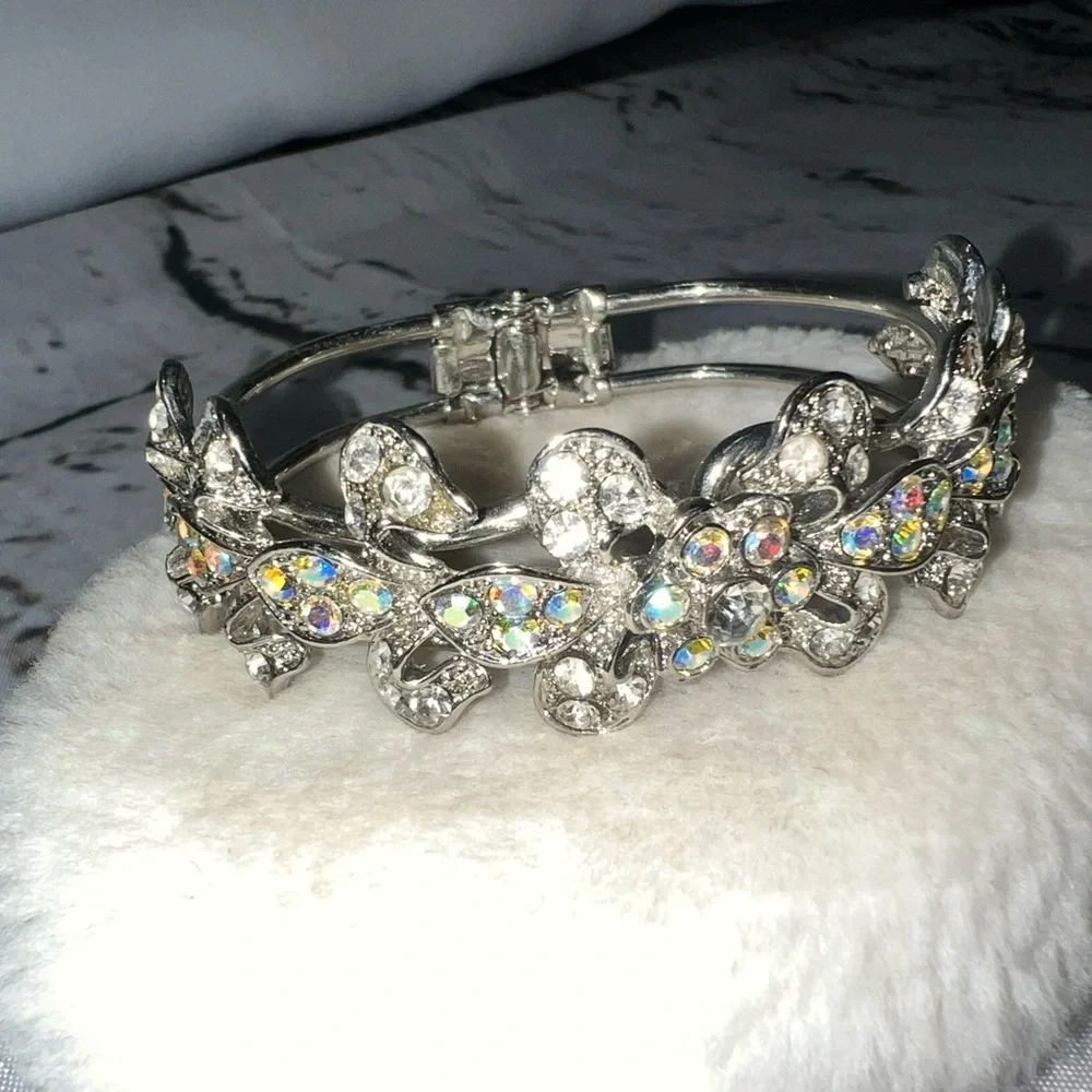 Elegant Silver and Pink‎ Floral Bracelet